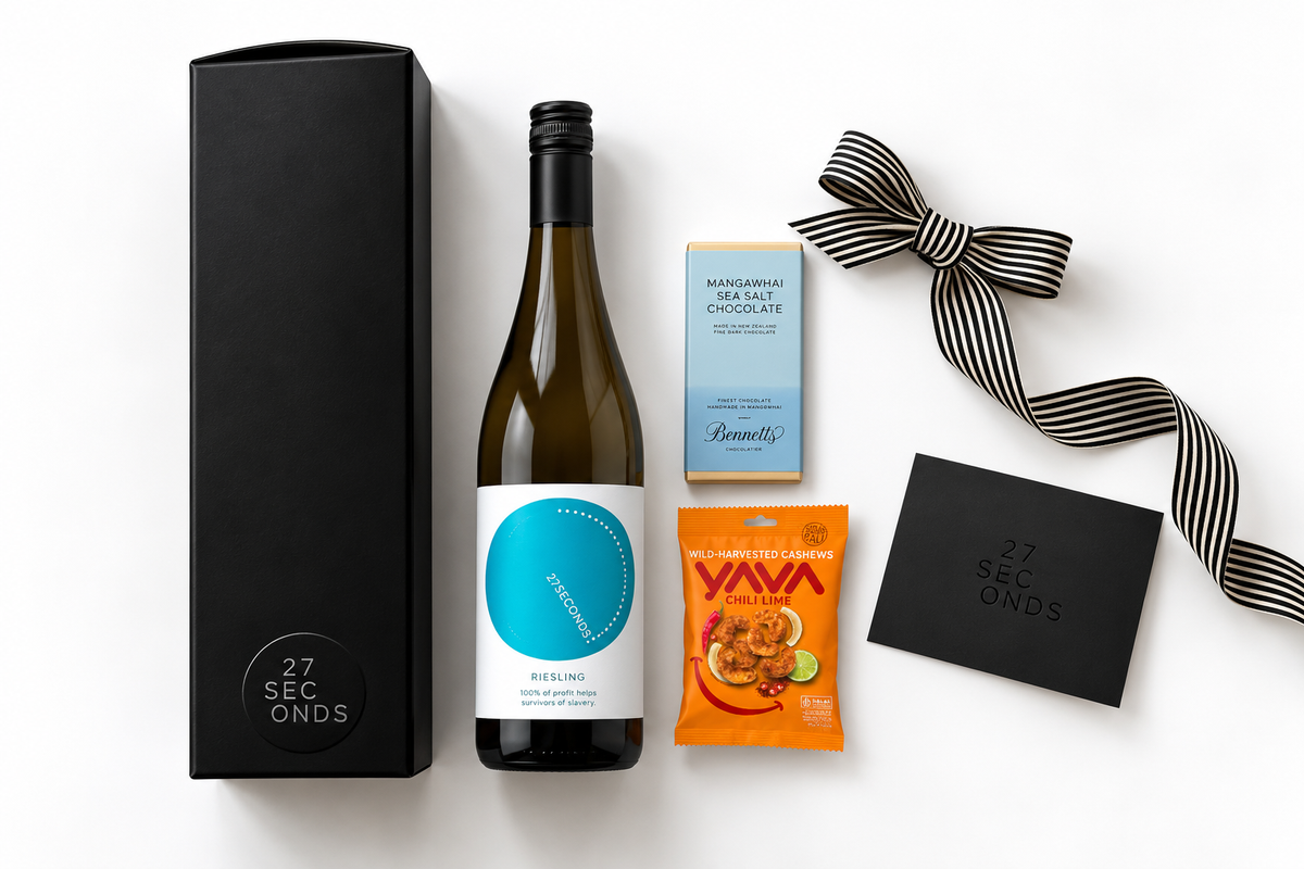 27seconds wine and snacks gift box with New Zealand wine, Bennetts sea salt chocolate, YAVA chilli lime cashews and a black personalised gift card.